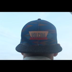 Volcom blue/red/tan snap back